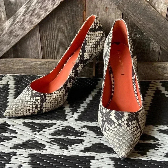 Via  Spiga | Snakeskin Heels - Picture 1 of 6